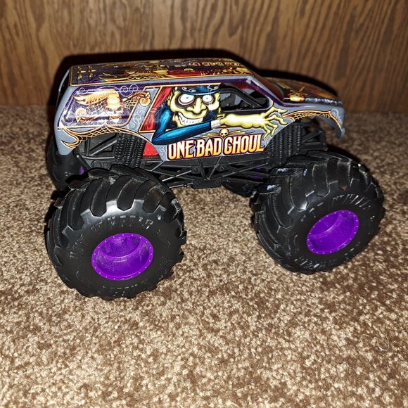 Hot Wheels Other - Hot Wheels Mattel 2018 "One Bad Ghoul" Monster Jam Diecast Metal Monster Truck